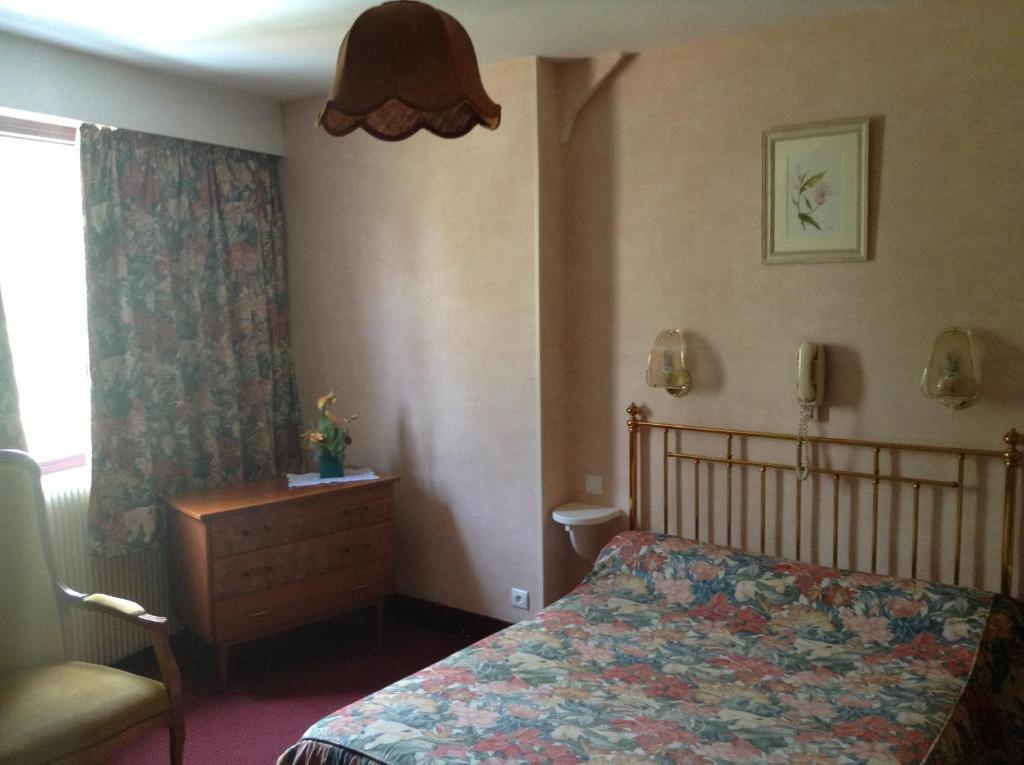Logis Terrasse Hotel Lisieux Zewnętrze zdjęcie