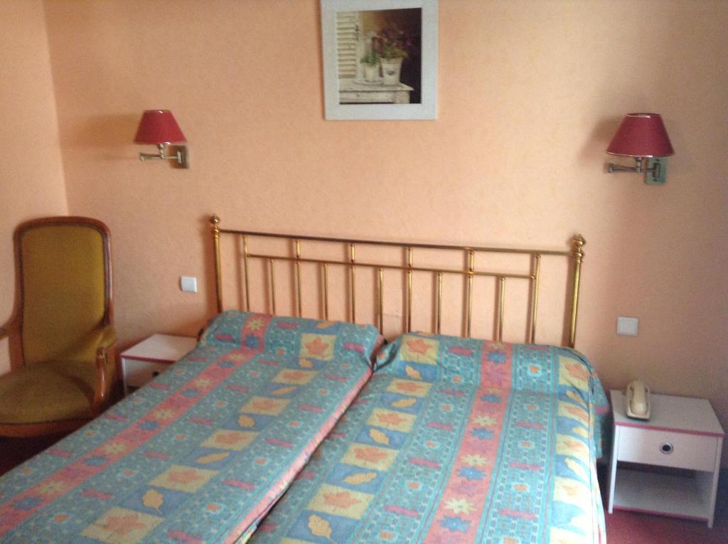 Logis Terrasse Hotel Lisieux Pokój zdjęcie