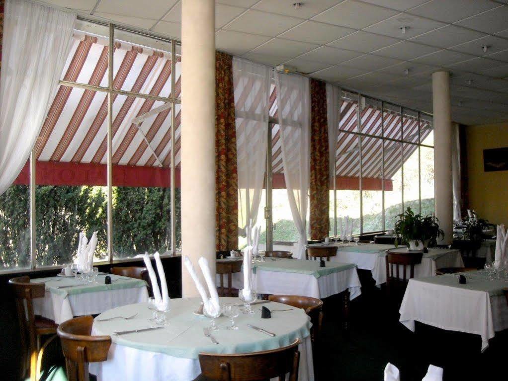 Logis Terrasse Hotel Lisieux Zewnętrze zdjęcie