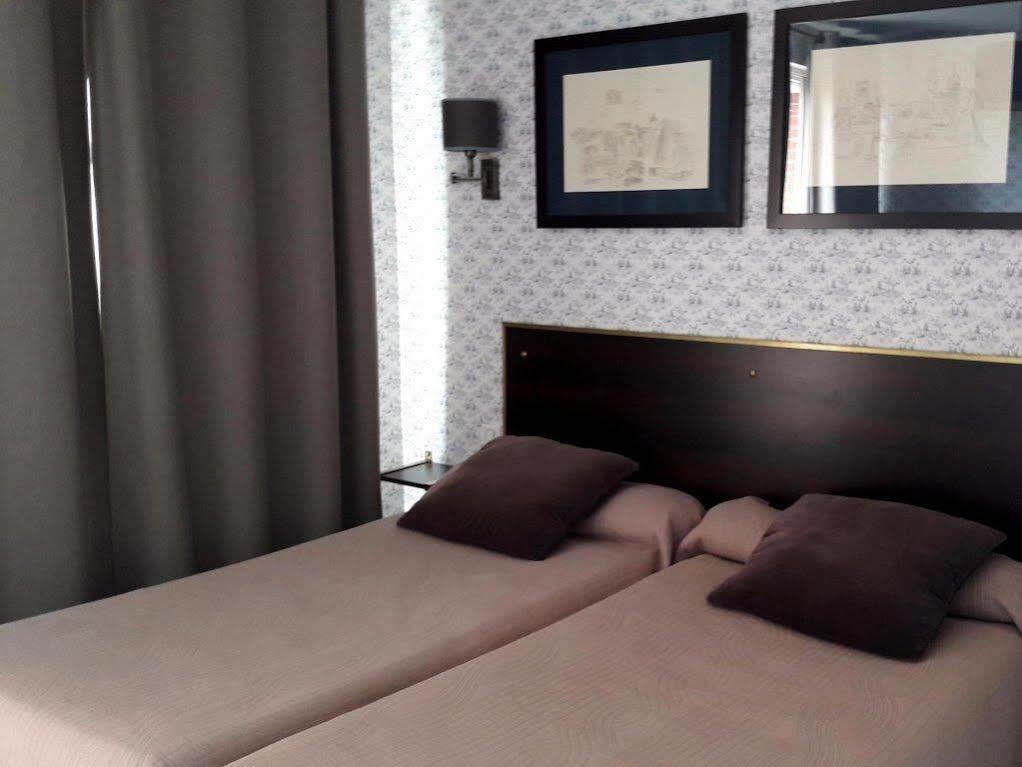 Logis Terrasse Hotel Lisieux Zewnętrze zdjęcie