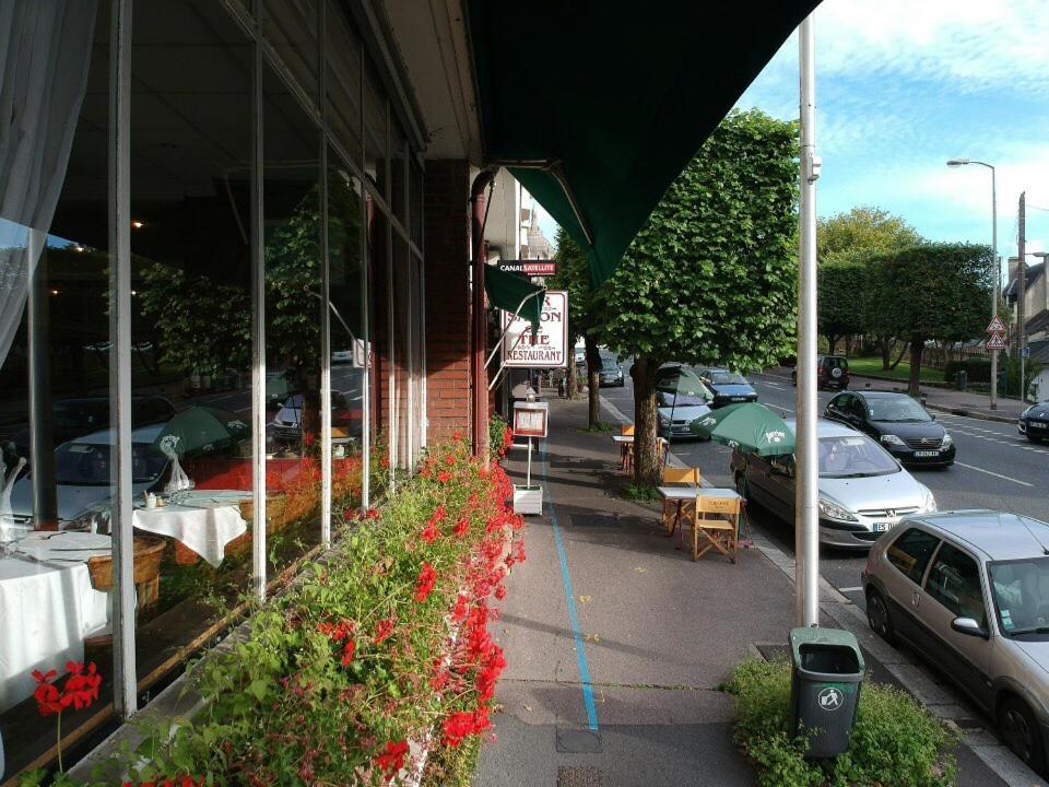 Logis Terrasse Hotel Lisieux Zewnętrze zdjęcie